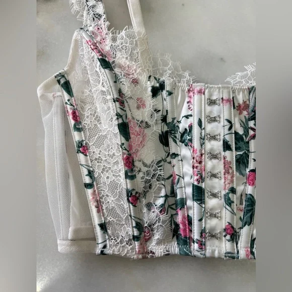 Victoria Secret Corset 🤍✨ BRAND NEW WITHOUT TAGS - Picture 2 of 4